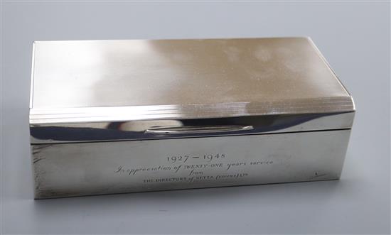 A silver rectangular cigarette box, London 1947, Plante & Bannister, London, L 18cm